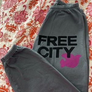 Free city sweatpants